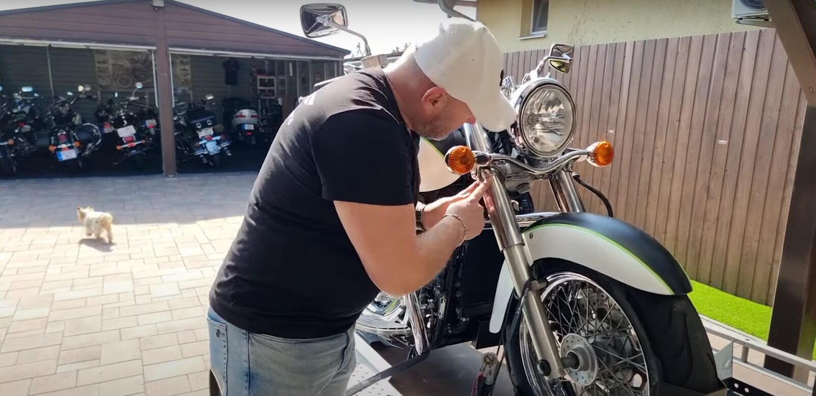 Az eladó motor rögzítési pontjai